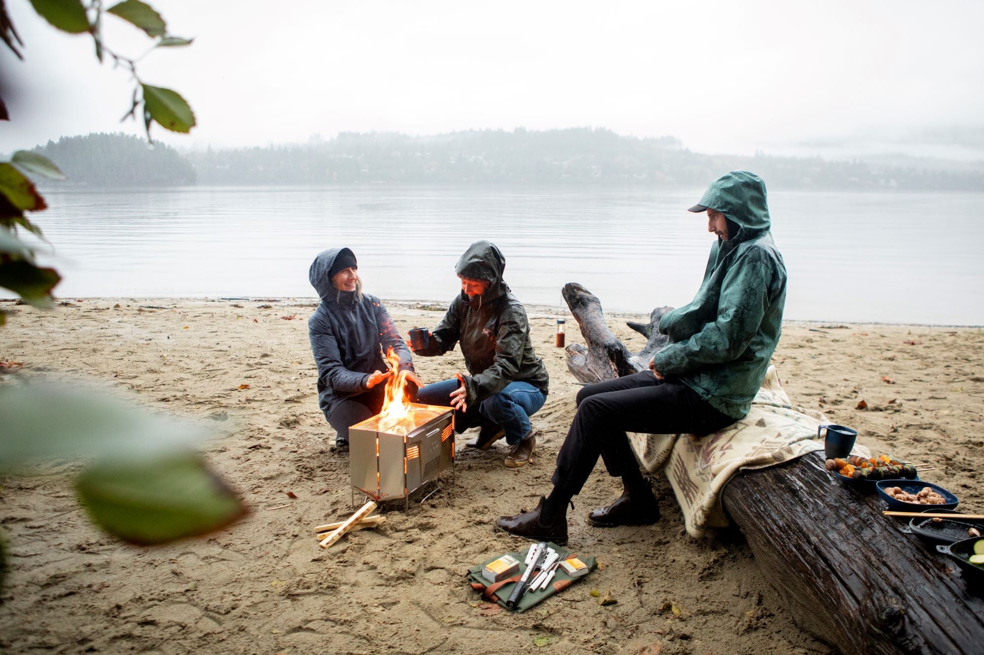 Cooking in the wild_UCO Gear_Flatpack smokeless firepit and grill